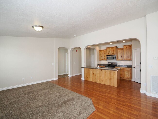 Building Photo - Beautiful Daybreak Condo