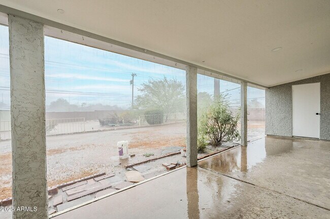 Building Photo - 125 E Papago Dr