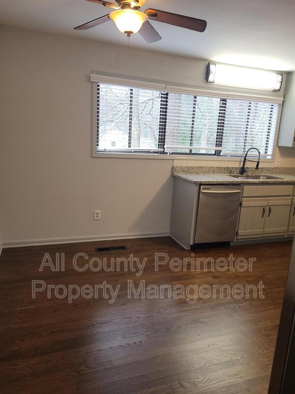 Building Photo - 2571 Rocky Springs Dr NE