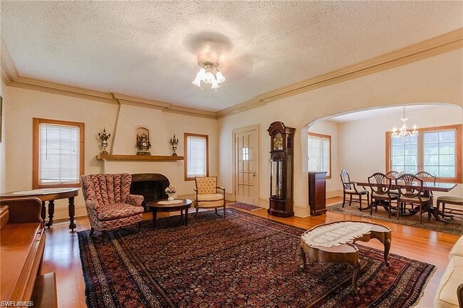 2nd main entrance working grandfather clock with several chimes - 1375 Alcazar Ave