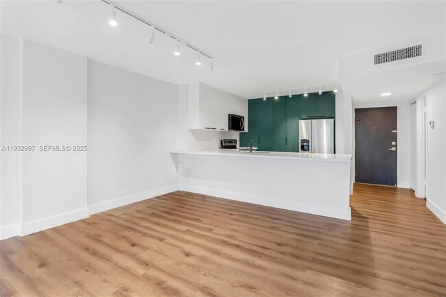 Building Photo - 2801 NE 183rd St