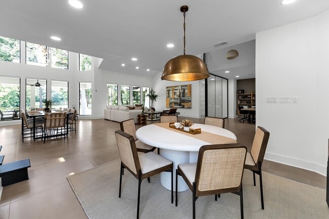 Building Photo - 1 E Wedgewood Glen