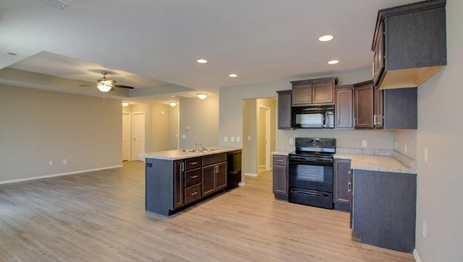 Building Photo - 3 Bedroom Rental Home in Republic - fully fenced!