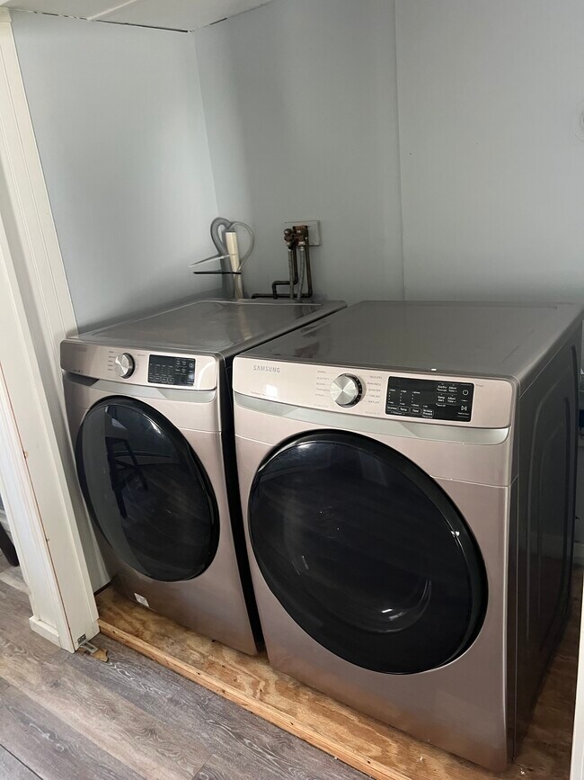 Building Photo - 59 Middle Rd