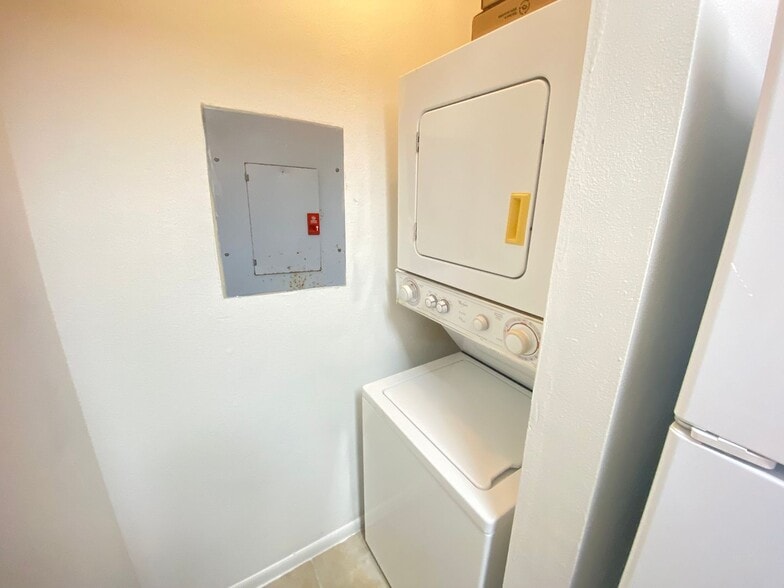 Building Photo - 208 Afton Square