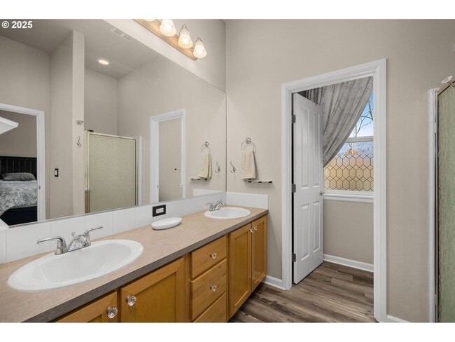 Building Photo - Beautiful Newly Renovated Spacious 3 Bedroom Home!