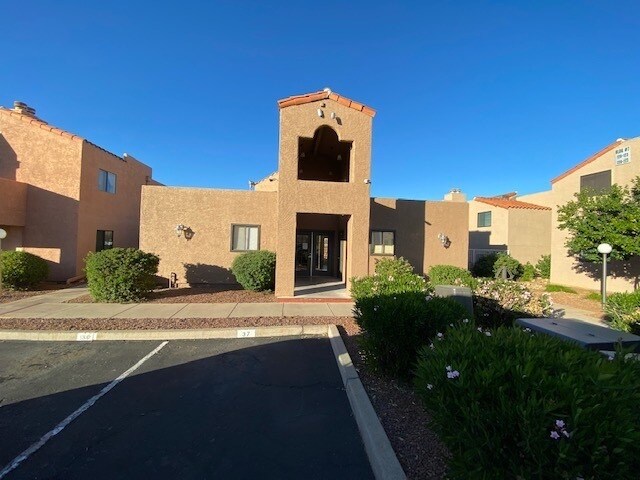 Building Photo - 1745 E Glenn St
