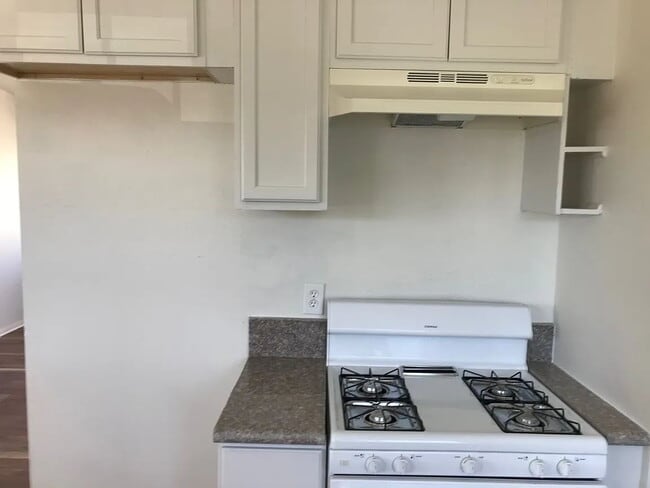 Building Photo - "Charming 3-Bedroom Gem in Boron - Cozy Living with 850 Sq Ft of Comfort!"