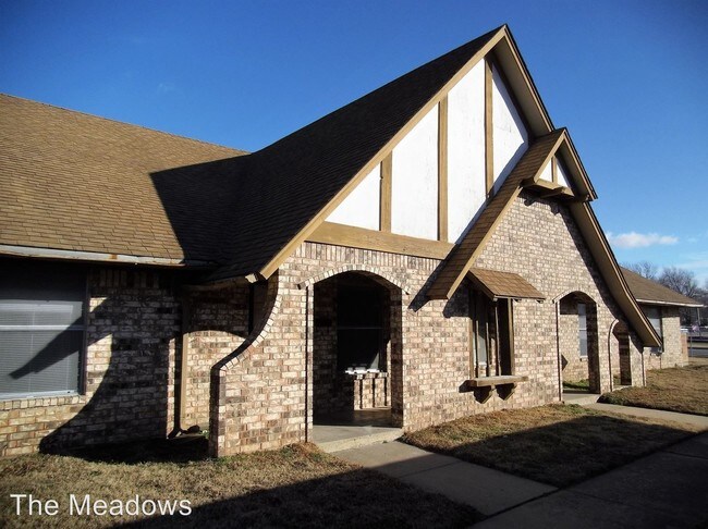 Building Photo - 1501 Meadow Trace Dr