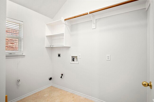 Building Photo - 9907 Brandywood Cir