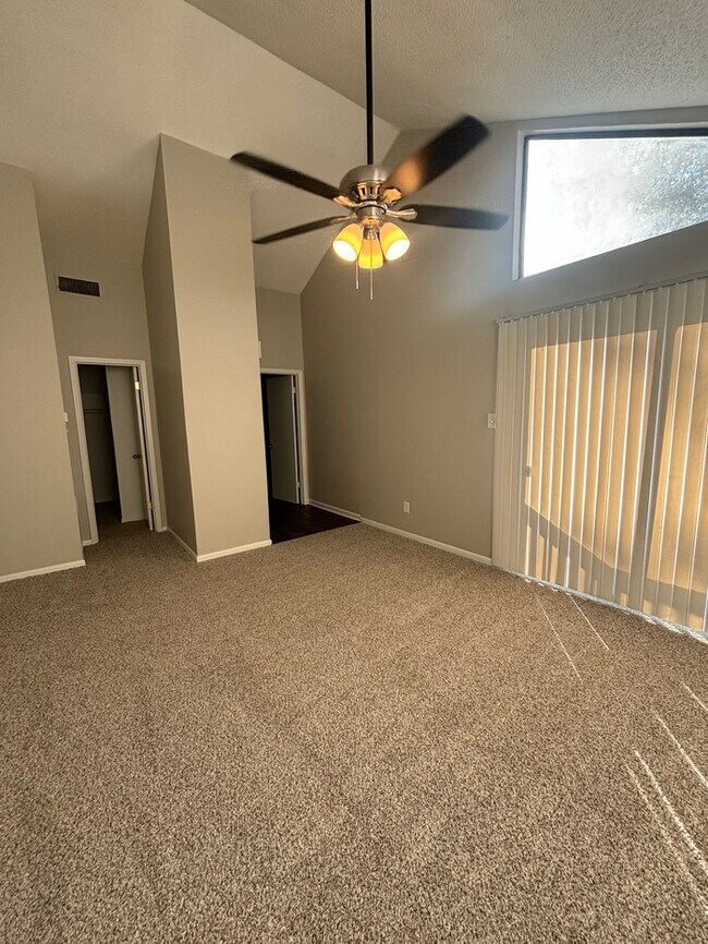Building Photo - 14218 High Point Dr