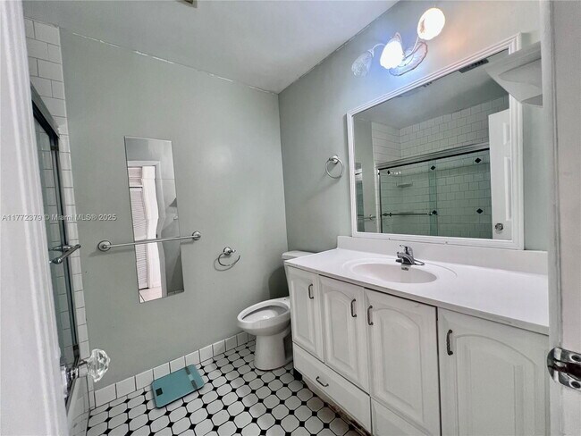 Building Photo - 3302 Farragut St