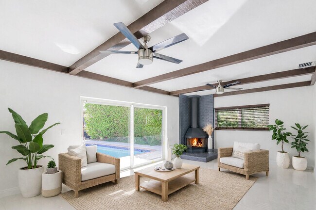 Building Photo - 2810 NE 60th St