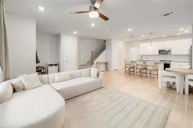 Building Photo - 207 Flowers Ave