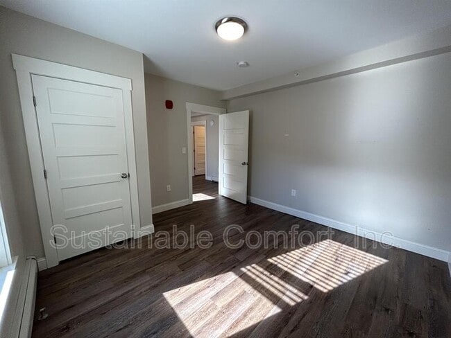 Building Photo - 77 Merrifield St