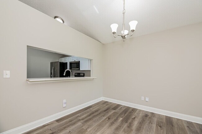 Building Photo - 2658 Malibu Cir