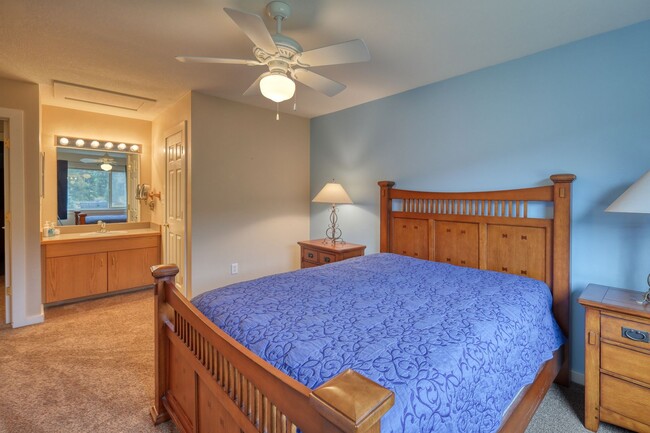 Building Photo - Immaculate 3 Bed, 3 Bath Furnished Condo i...