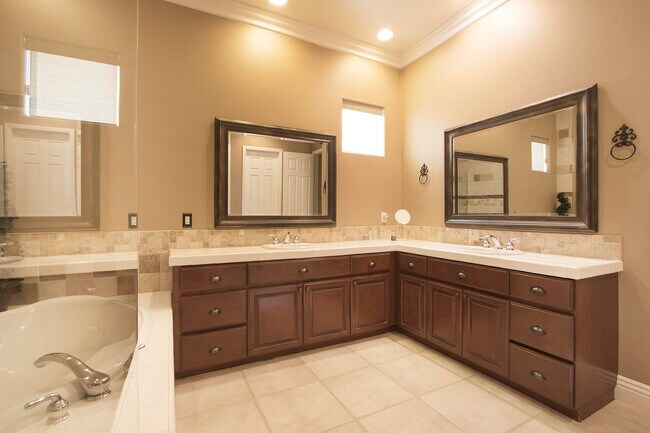 Building Photo - 57669 Santa Rosa Trail