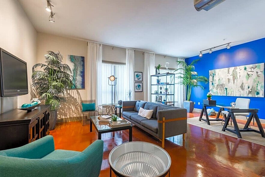 Building Photo - 3105 San Jacinto St