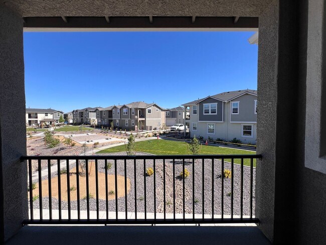 Building Photo - *NEW! 2/2.5 Townhome in Gardnerville*