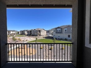 Building Photo - *NEW! 2/2.5/2Townhome in Gardnerville*