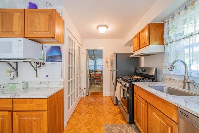 Building Photo - 22 Crescent Hill Ave