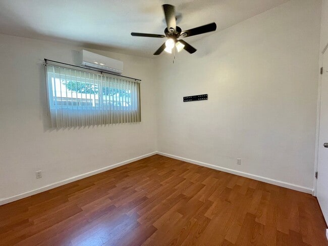 Building Photo - Gorgeous 3 Bedroom 2 Bathroom Home In Lemo...