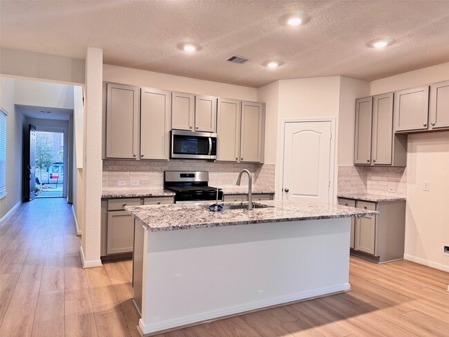 Building Photo - 8203 Leisure Pt Dr