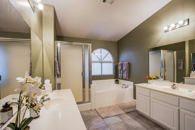 Building Photo - 5106 Stone Cove St