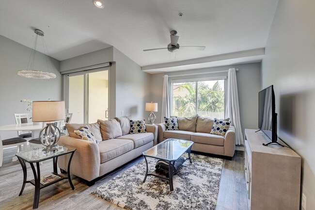 Building Photo - 1223 Villa Cir