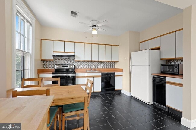 Building Photo - 1435 Bolton St