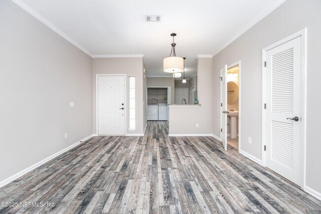 Building Photo - 230 Scrub Jay Dr