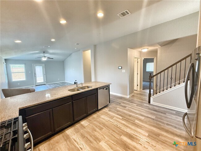 Building Photo - 8819 Straight Oaks