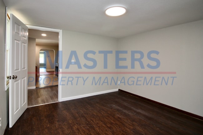 Building Photo - Three bedroom with 1 and a half bath tradi...
