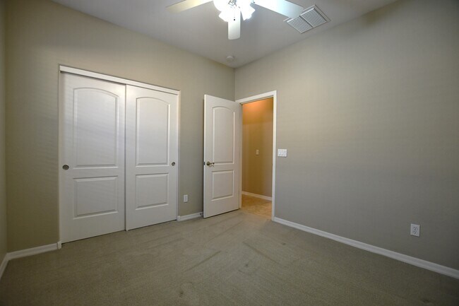Building Photo - 3106 E Patrick St