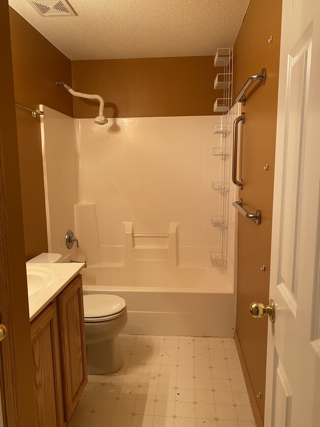 Building Photo - 15222 Florist Cir