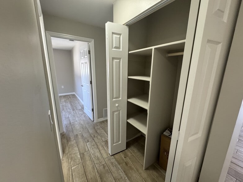 Building Photo - 3602 Beneva Rd