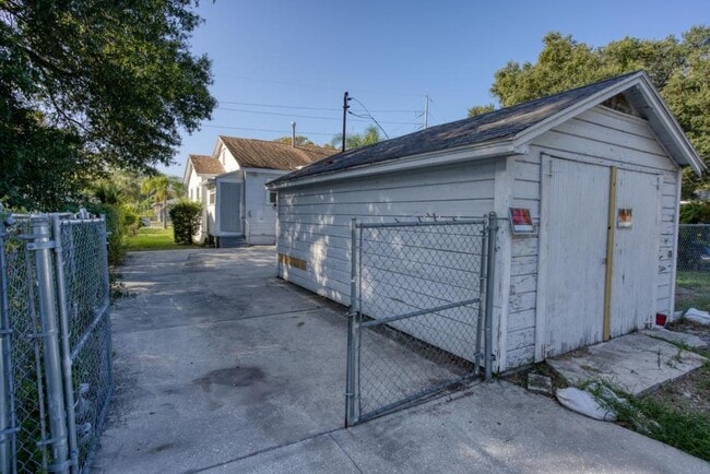 Building Photo - 1255 Melrose Ave S