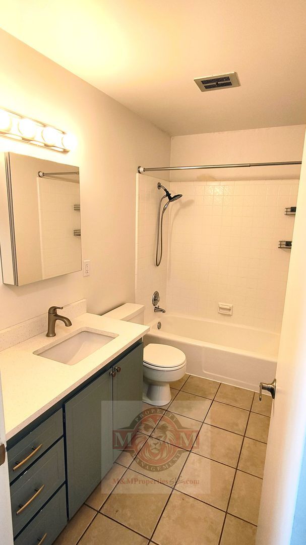 Building Photo - Remodeled 3 Bd 2 Ba Duplex Above Foothill