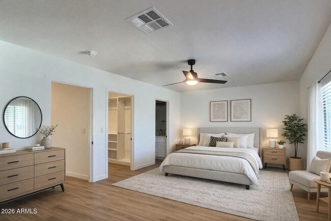 Building Photo - 2502 E Paradise Ln