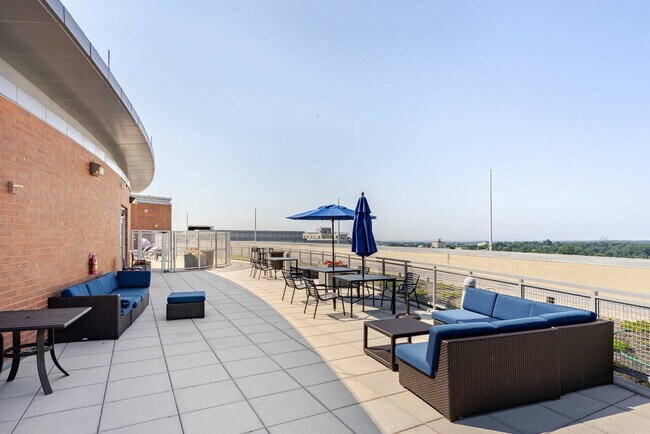 Building Photo - 1133 East-West Highway-SI ID1461660P