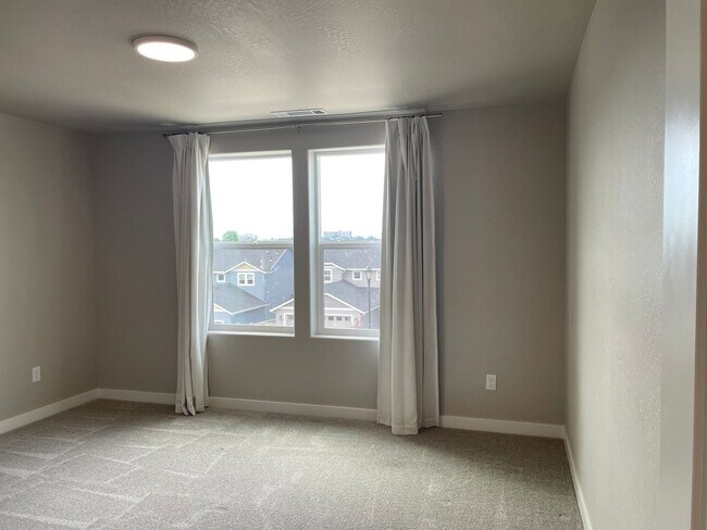 Building Photo - 1131 Rutherford Dr