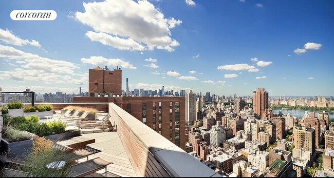 Building Photo - 205 E 92nd St