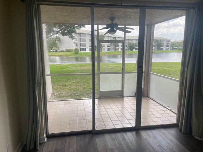 Building Photo - 9420 Poinciana Pl