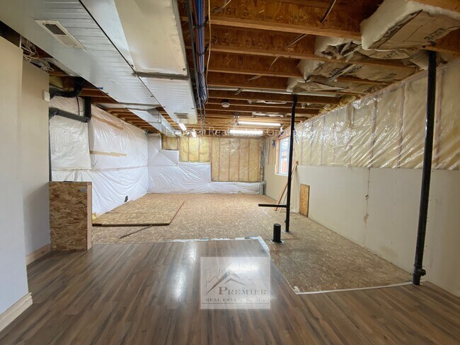 Building Photo - 865 Winebrook Way