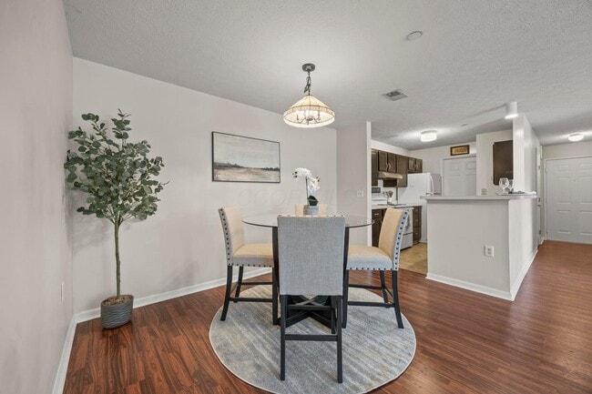 Building Photo - 6823 Meadow Creek Dr