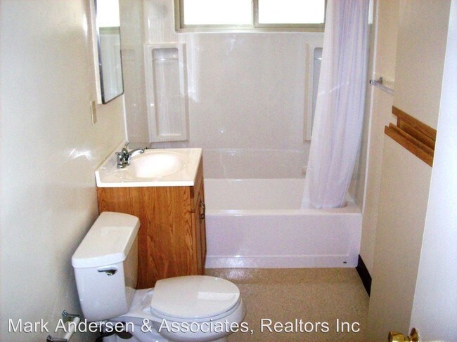 Building Photo - 832 N Azusa Ave