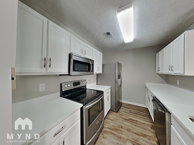 Building Photo - 5757 Strathmoor Manor Cir