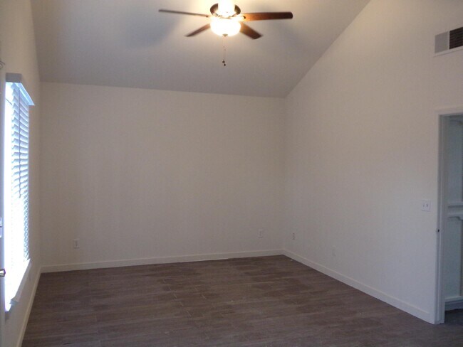 Building Photo - 21235 Windsong St