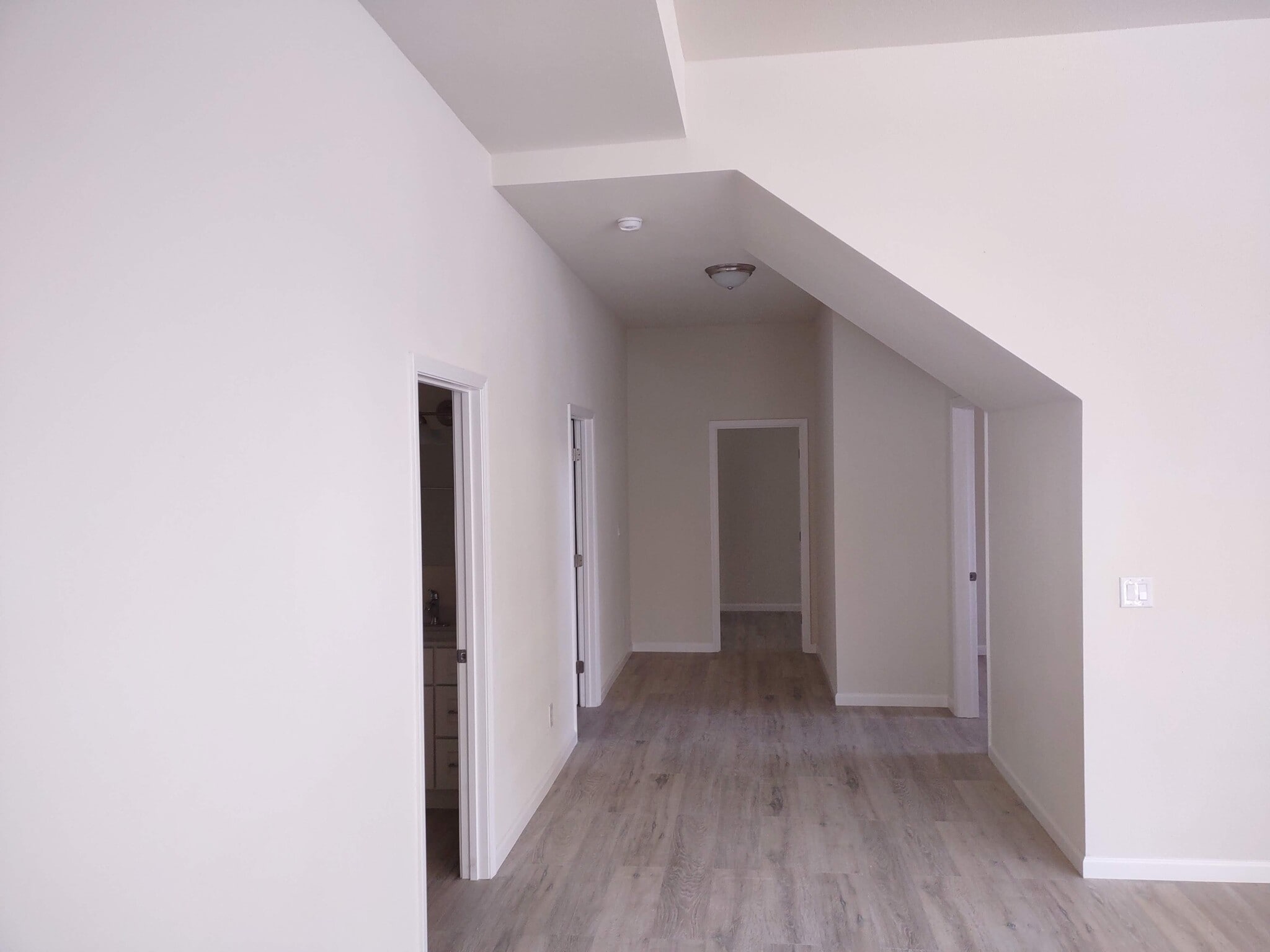 Hallway to bedrooms - 401 Green St
